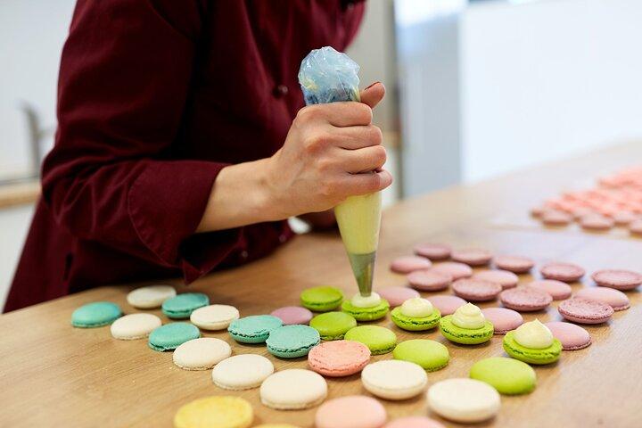 Cours de pâtisserie et de peinture Macaron amusant avec chef local à Paris