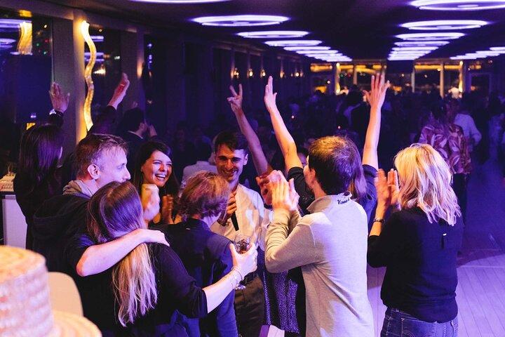 Dîner-croisière du Nouvel An à Paris Service tardif