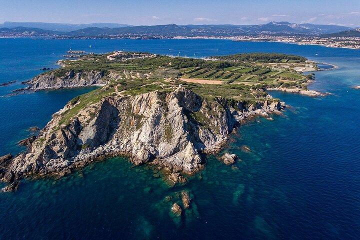 Bateau vers l'île paradisiaque & balade à vélo électrique depuis le port de Sanary