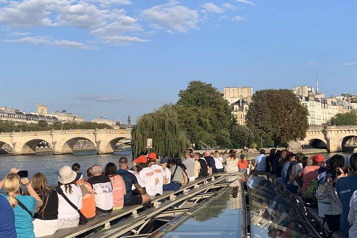 Option croisière sur la Cathédrale Notre-Dame Extérieure & Quartier Latin