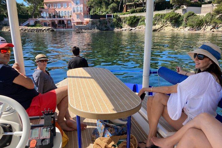 Tour privée en famille à bord d'un bateau solaire