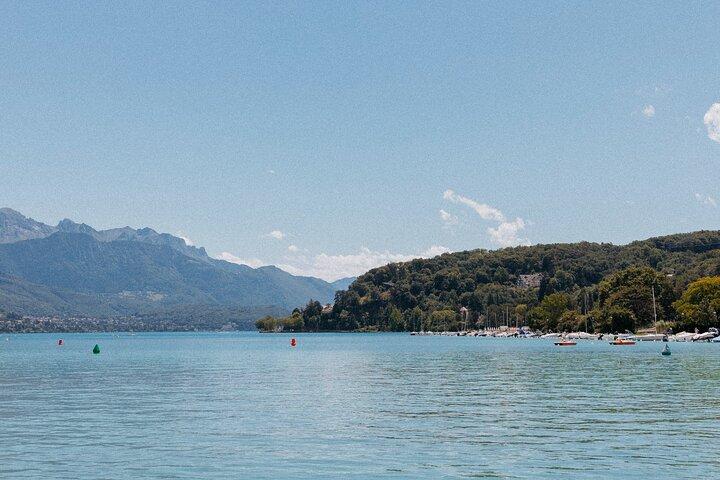Excursion privée d'une journée à Pérouges et Annecy avec dégustation gastronomique au départ de Lyon