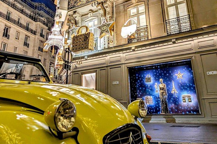 Les illuminations féériques de Noël à Paris en voiture ancienne!