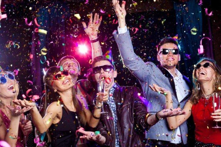 Paris : Pub Crawl de la Saint-Sylvestre avec coups de feu et fête exclusive