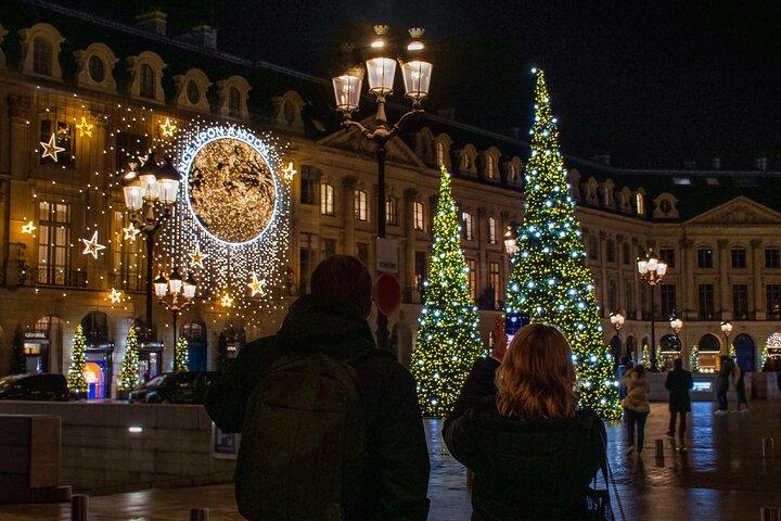 Visite à pied en petit groupe des illuminations de Noël à Paris avec un guide local