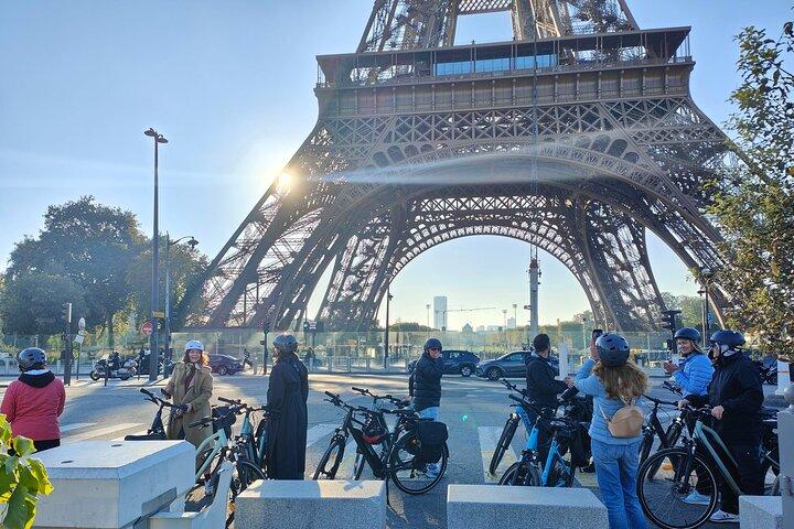 Paris : Tour Privé à vélo électrique avec vin et fromages
