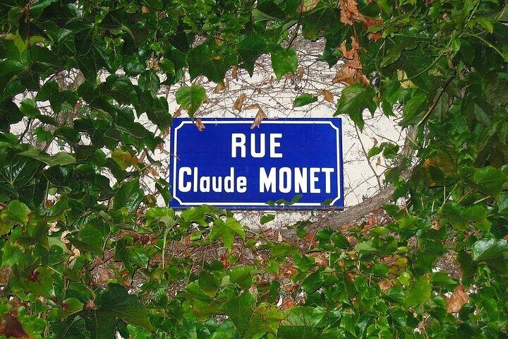 Transfert privé aller-retour de Paris à Giverny en Berline ou Van