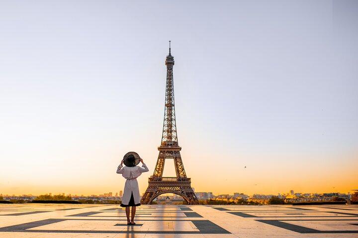 Visite guidée de la Tour Eiffel par les escaliers avec accès réservé