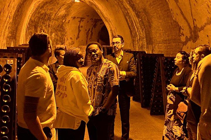 Champagne Déjeuner au Ruinart & Visite guidée des caves au départ de Paris