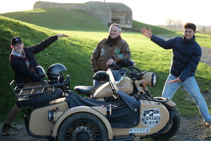 Excursion d'une journée en side-car à Bayeux: Omaha, Arromanches & Pointe du Hoc