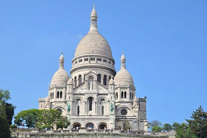 Une tapisserie d'art et de romance à Montmartre