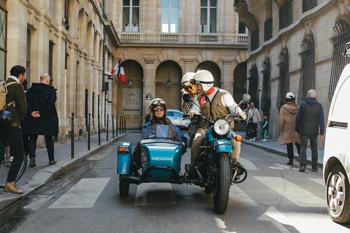 Visite guidée privée à durée flexible sur un side-car vintage