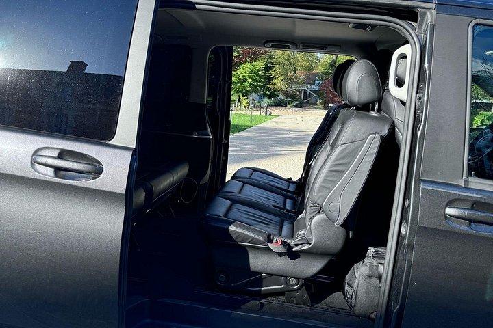 Private Transfer Between Paris and Disneyland