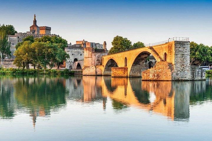 Balade en ville d'Avignon avec Audio Guide en 7 langues sur votre téléphone