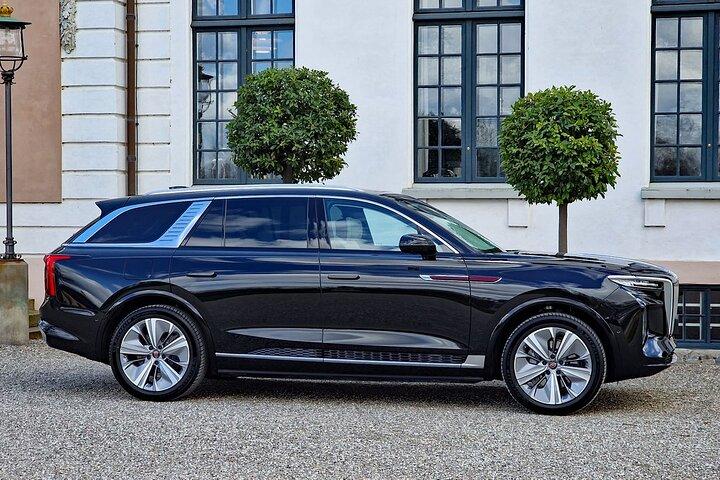 Transfert Privé Aéroport Paris CDG en VUS de Luxe Hongqi ou MB Van