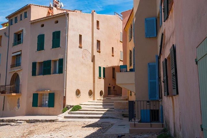 Découvrir Saint-Tropez : Vues panoramiques, Vie de la Vieille Ville & Port