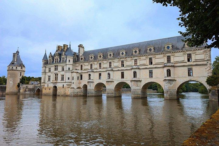 Découvrez les châteaux de la Loire et l'expérience du vin au départ de Paris