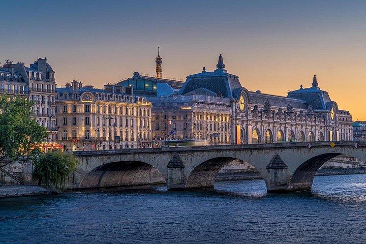 Transfert aéroport privé à Paris et visite de la ville