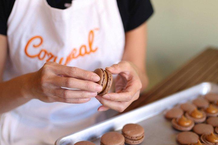 Cuire et peindre des Macarons Français dans le Centre de Paris (Petit Groupe)