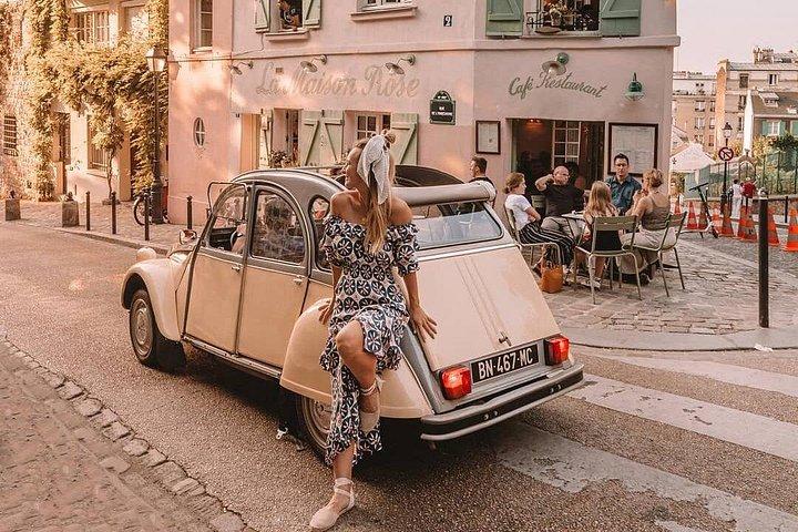 Visite privée de 2 heures à Paris dans une voiture ancienne française - Hidden Gems