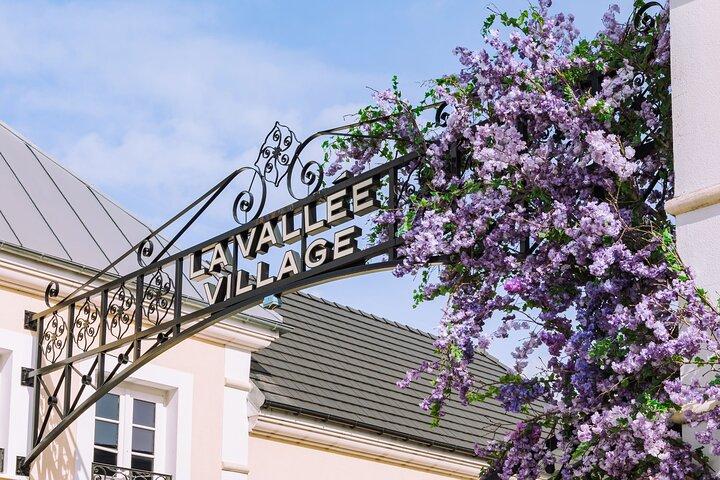 Shopping Tour à La Vallée Village Outlet dans une voiture privée ou VAN