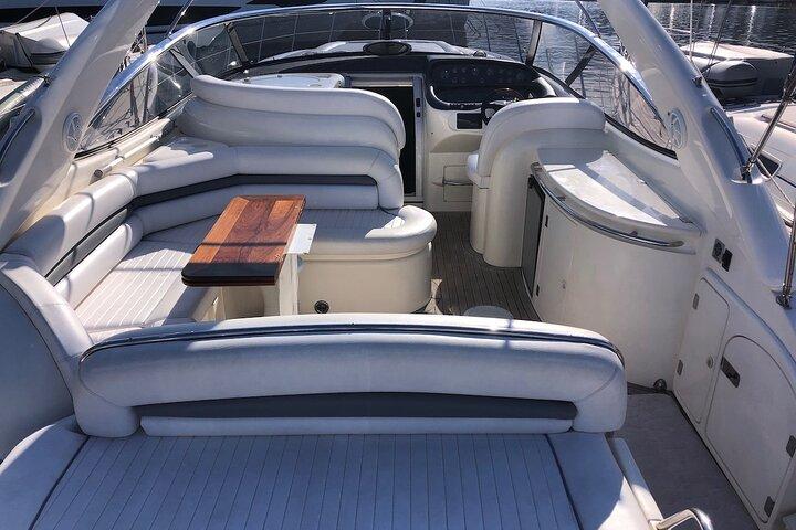 Balade en mer en bateau privé aux îles Cannes et Cap Antibes