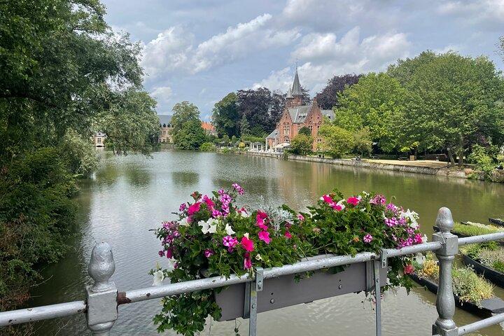 Découvrez la magie de Bruges à votre rythme avec une excursion d'une journée au départ de Paris.