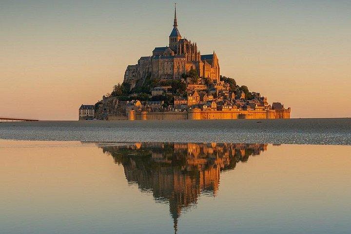 1 Journée Escapade Privé à Mont St Michel Van VIP Départ Paris