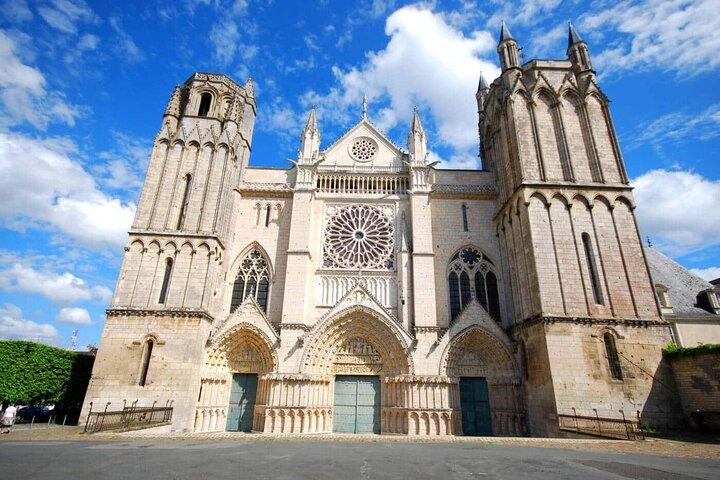 Aliénor d'Aquitaine Visite à pied à Poitiers