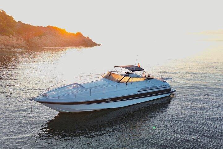 Saint Tropez Private Sunset Yacht Charter sur 13m Motor Yacht