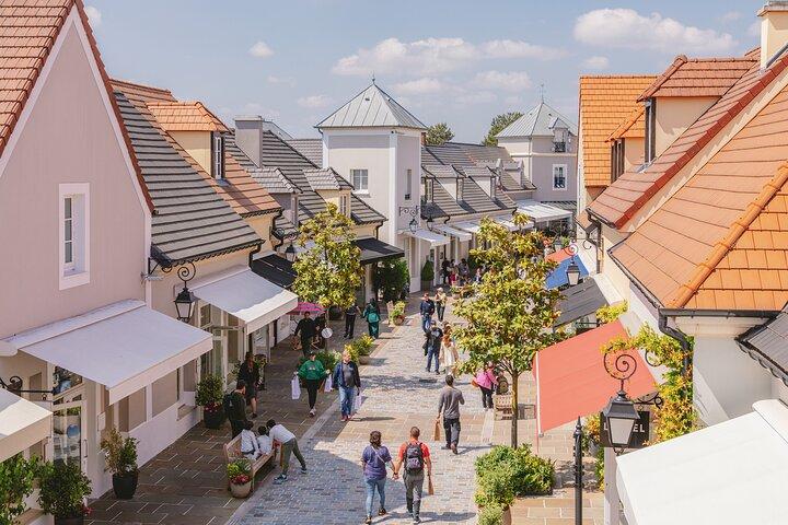 Shopping Outlet La Vallee Village en transport de luxe depuis Paris