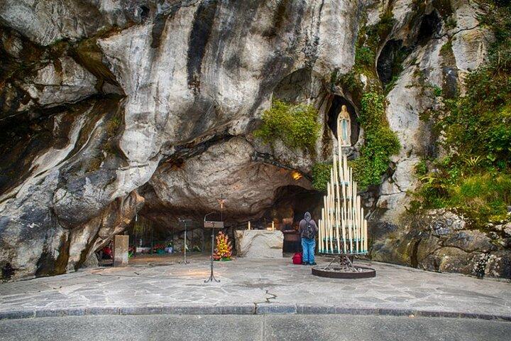 Excursion d'une journée à Lourdes au départ de Paris Sanctuaires et visites inclus