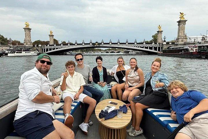 Croisière touristique sur la Seine et options de hop-on hop-off