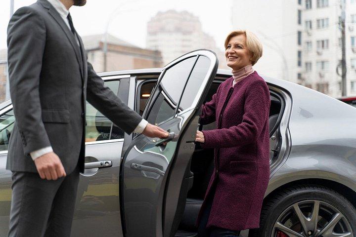 Transfert privé CDG Orly vers Paris ou Disneyland – Chauffeur Expert