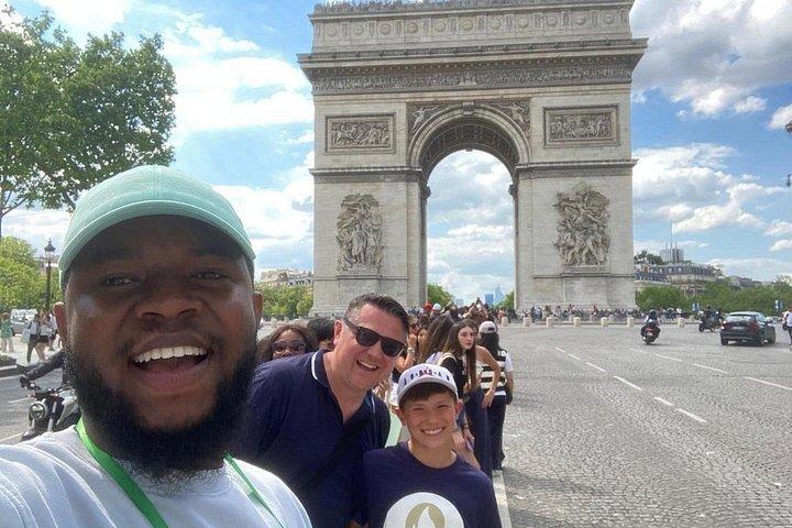 Bricolage à Paris Arc de Triomphe Orsay Notre Dame et 24H Transport