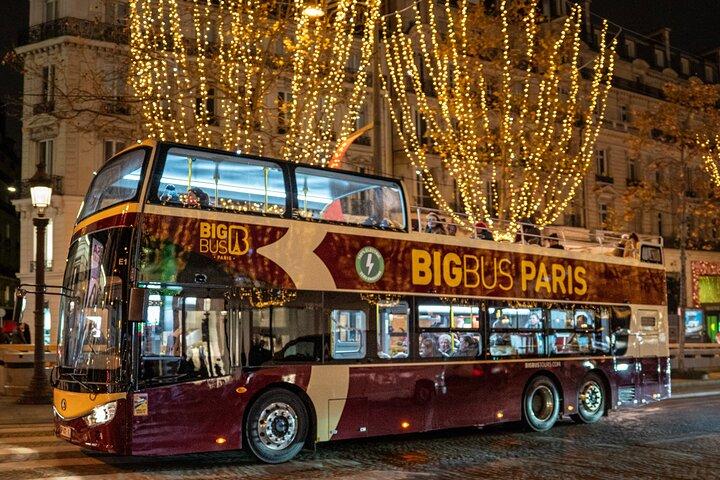 Excursion en bus des lumières de Noël à Paris avec friandise festive et arrêt photo