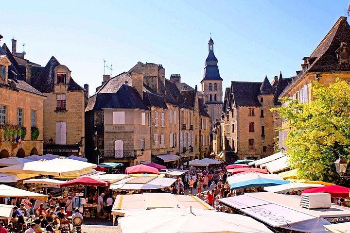 Visite privée à pied de SARLAT avec dégustations par Exploreo24