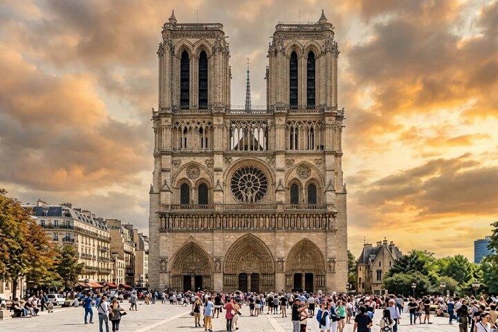 Visite intérieure ou extérieure de Notre-Dame avec accès de groupe programmé