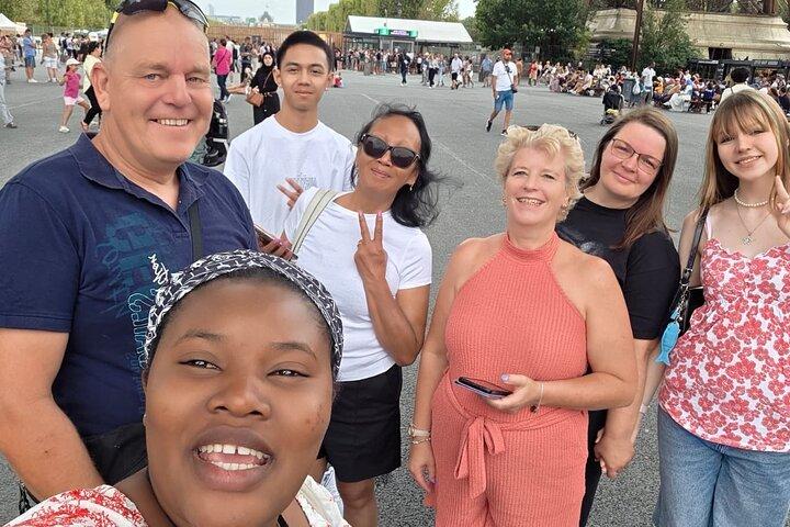 Visite de la Tour Eiffel jusqu'au deuxième étage avec un Guide privé