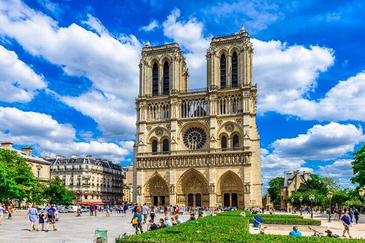 Ile de la Cité visite théatralisée et immersive en français