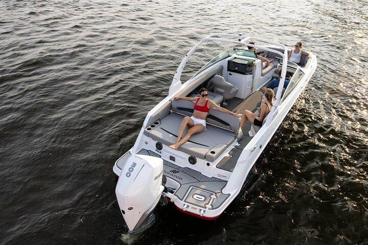 Excursion privée en bateau à Antibes et Billionaire Bay – Détente et plongée avec tuba