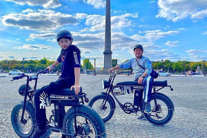Tour de vélo électrique de l’amitié franco americaine à Paris .