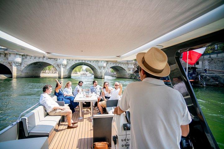 2 - 12 pax Excursion privée en bateau fluvial à Paris avec Rosé et Macarons