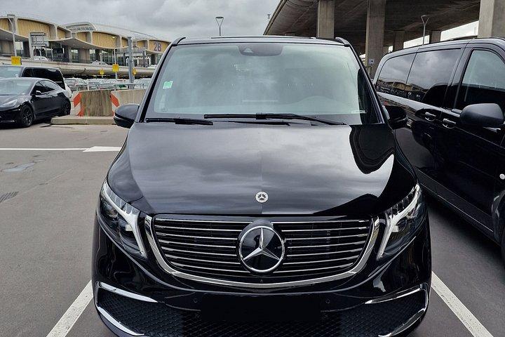 Transfert privé aller-retour à l'aéroport de Paris CDG en van de luxe