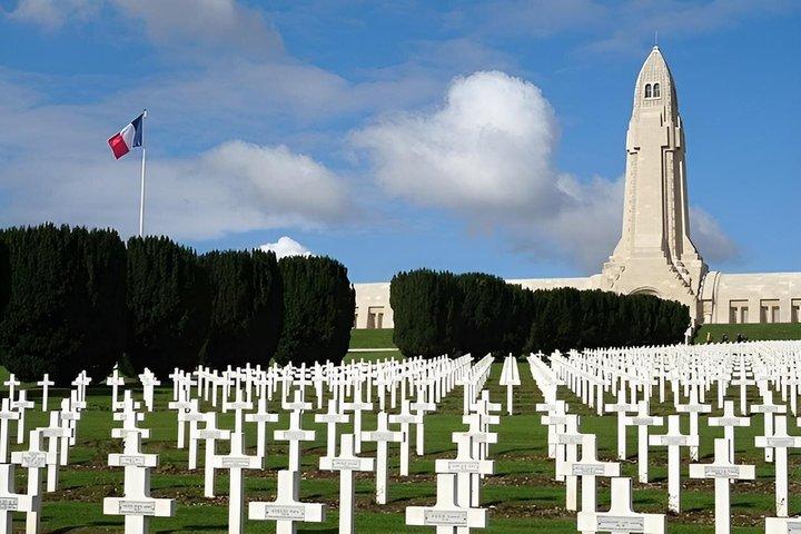 Excursion privée d'une journée à Verdun et Maginot Line au départ de Metz en Tesla