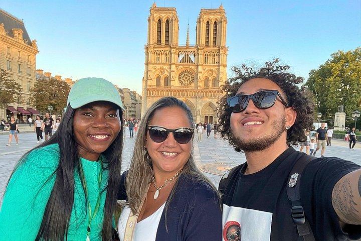 Intérieur de Notre-Dame avec crypte, options macaron ou déjeuner