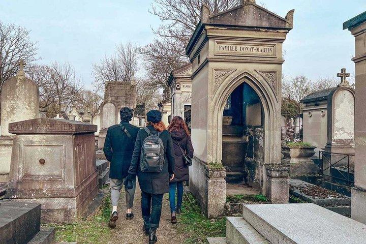 Visite privée du cimetière du Père Lachaise : tombes et monuments célèbres