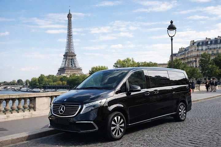 Transfert privé à l'arrivée de l'aéroport de Paris CDG vers Paris en van de luxe