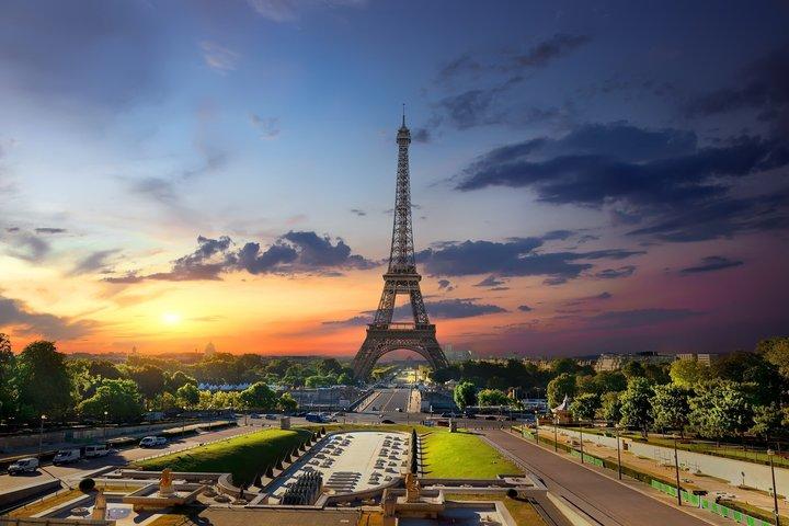 Tour Eiffel Accès au sommet par escalier et ascenseur