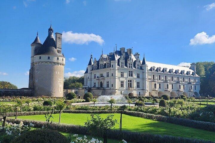 Visite privée en groupe des châteaux de Paris à la vallée de la Loire et dégustation de vins